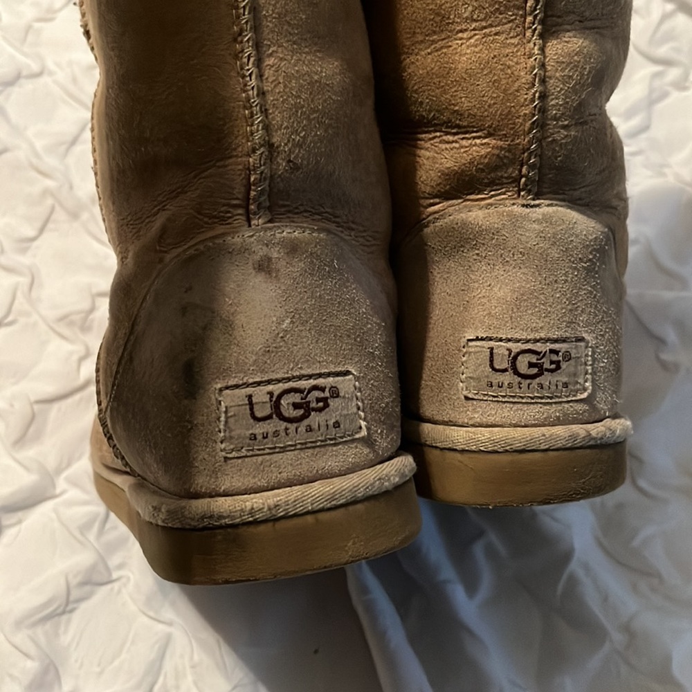 UGG - Picture 3 of 6